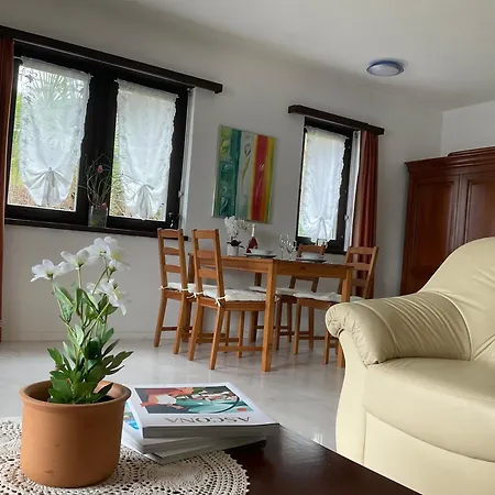 Viramonte - Charmantes Mit Pool & Seeblick Apartmán